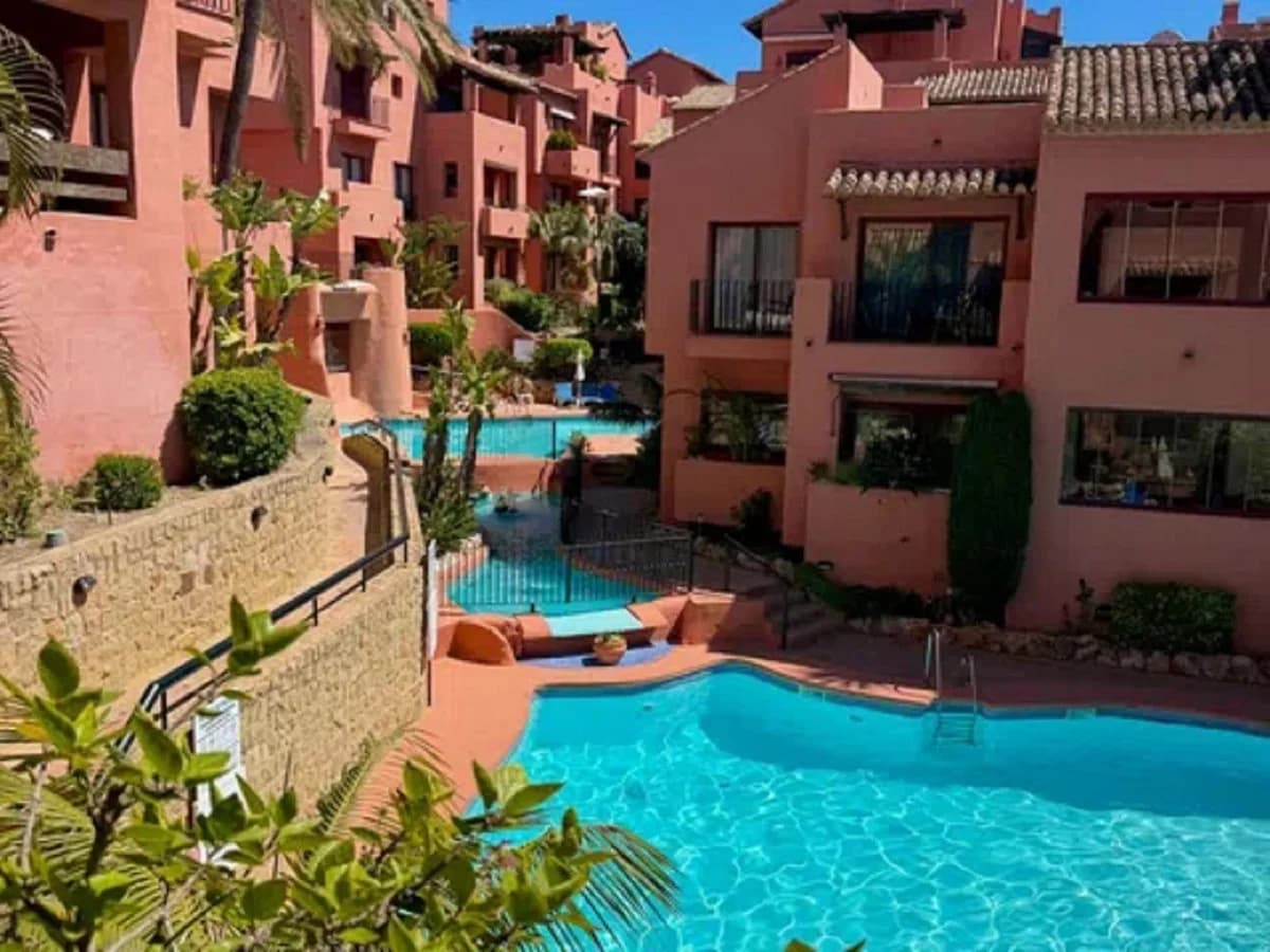 3 Bedroom Middle Floor Apartment for Sale in Marbella, Málaga