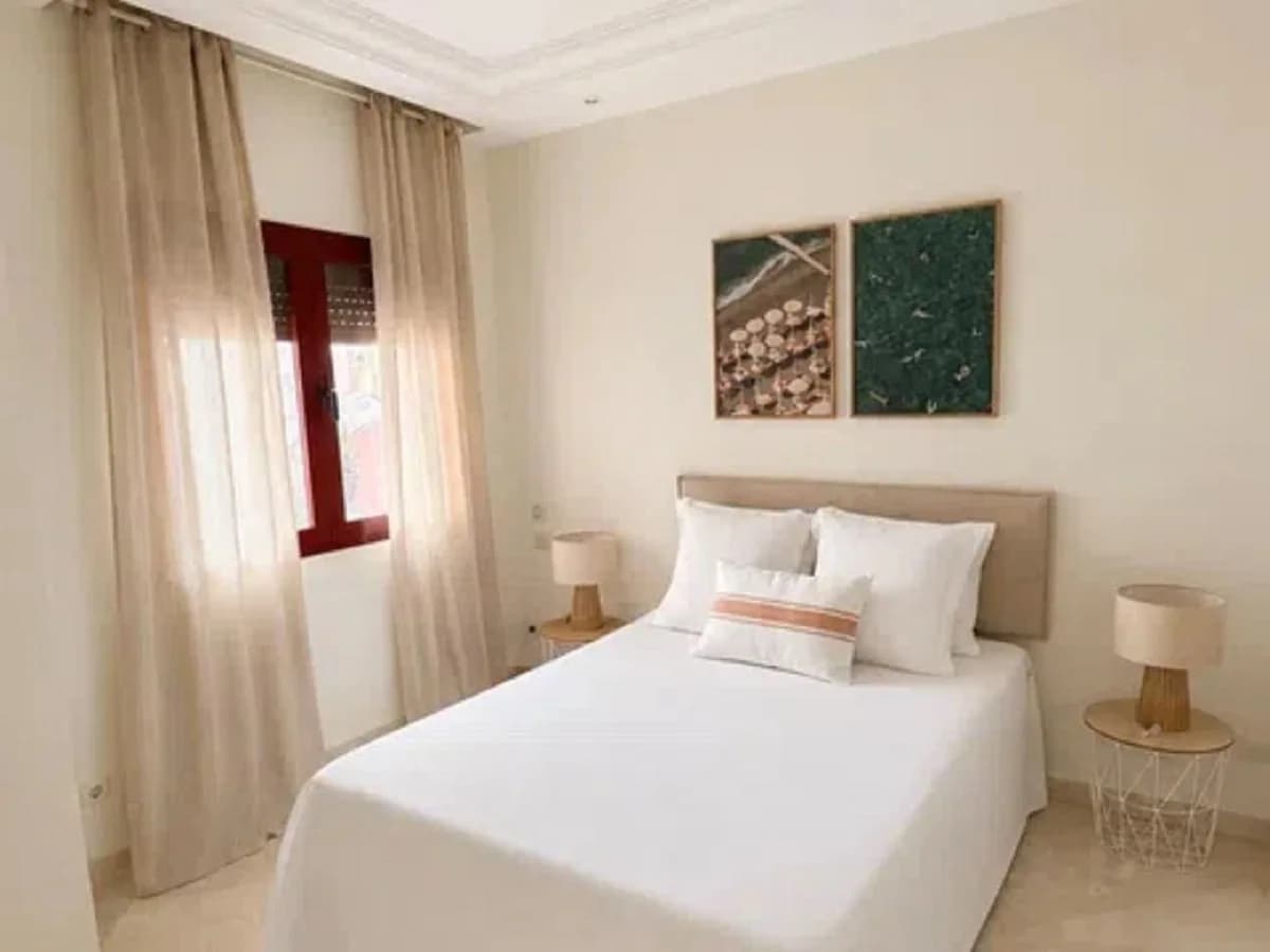 3 Bedroom Middle Floor Apartment for Sale in Marbella, Málaga - Image 3