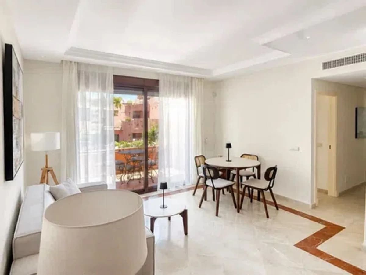 3 Bedroom Middle Floor Apartment for Sale in Marbella, Málaga - Image 6