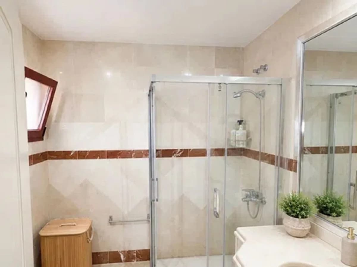 3 Bedroom Middle Floor Apartment for Sale in Marbella, Málaga - Image 7