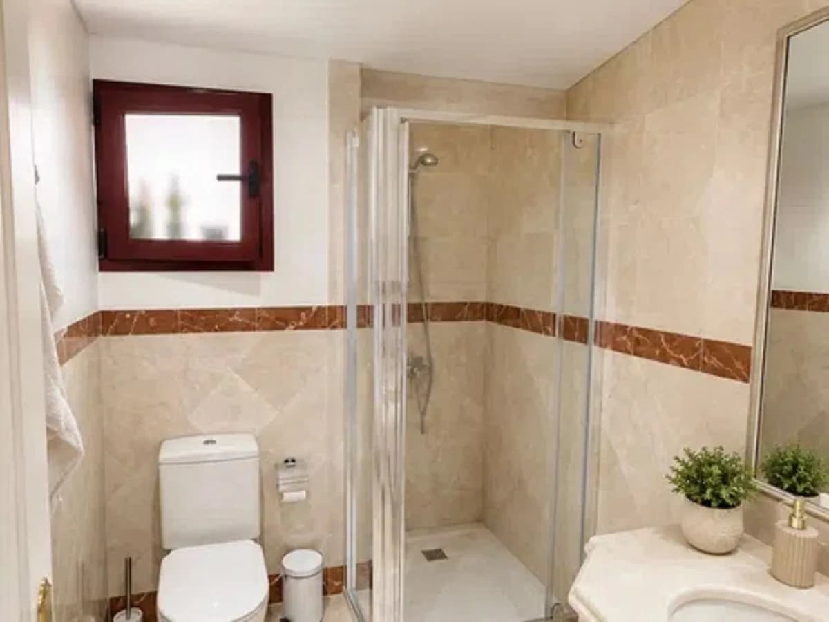 3 Bedroom Middle Floor Apartment for Sale in Marbella, Málaga - Image 8