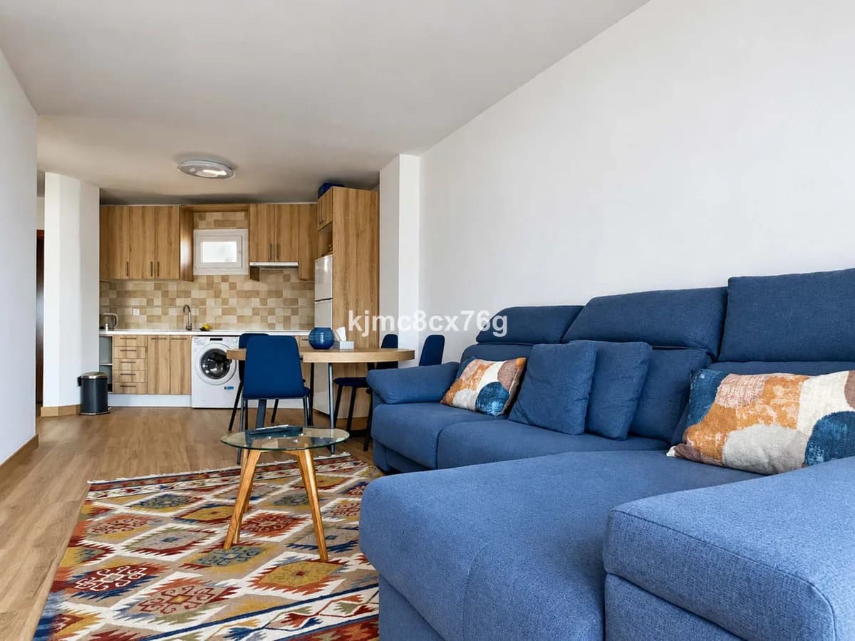 2 Bedroom Middle Floor Apartment for Sale in Torremolinos, Málaga - Image 5
