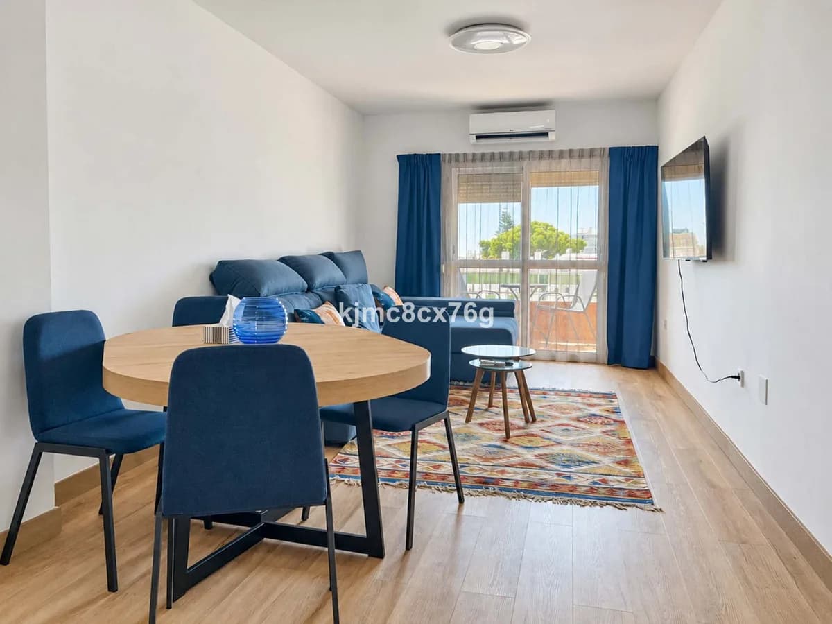 2 Bedroom Middle Floor Apartment for Sale in Torremolinos, Málaga - Image 6