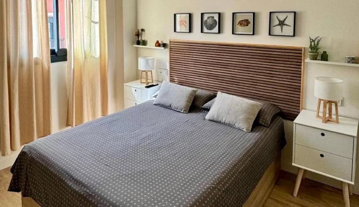 2 Bedroom Middle Floor Apartment for Sale in Los Boliches, Málaga - Image 3