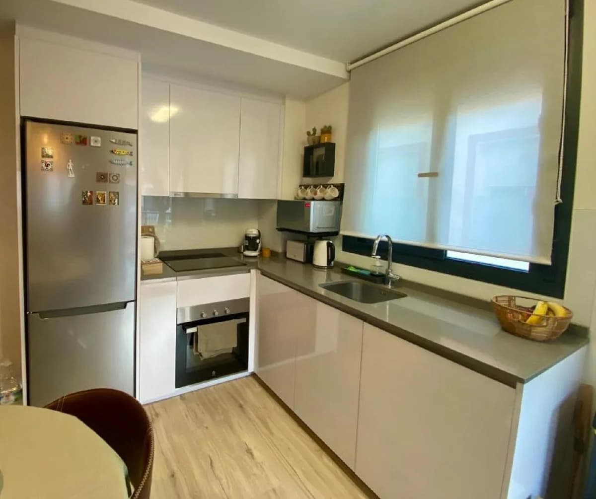 2 Bedroom Middle Floor Apartment for Sale in Los Boliches, Málaga - Image 4