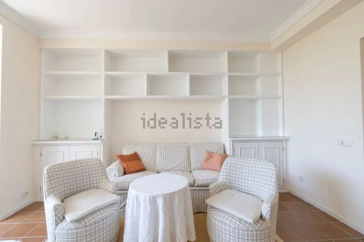 2 Bedroom Middle Floor Apartment for Sale in Nueva Andalucía, Málaga