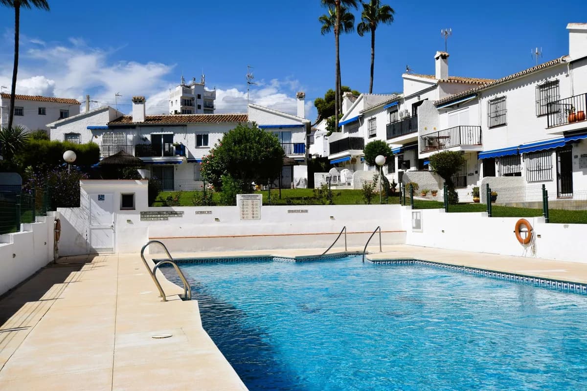 2 Bedroom Top Floor Apartment for Sale in La Cala de Mijas, Málaga - Image 2