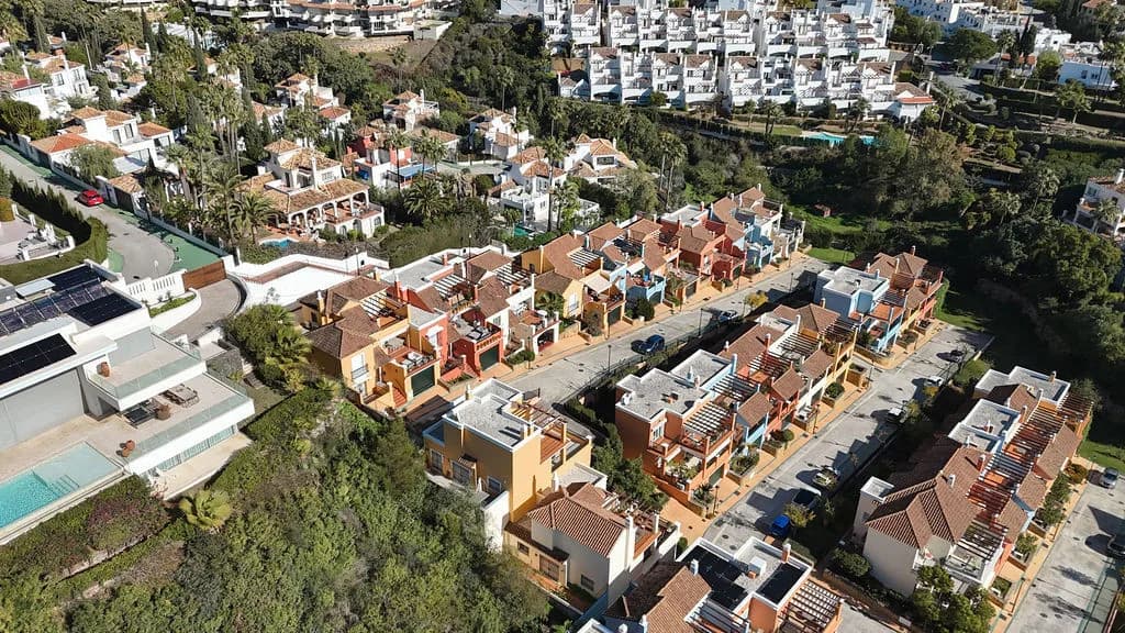 4 Bedroom Townhouse for Sale in Nueva Andalucía, Málaga