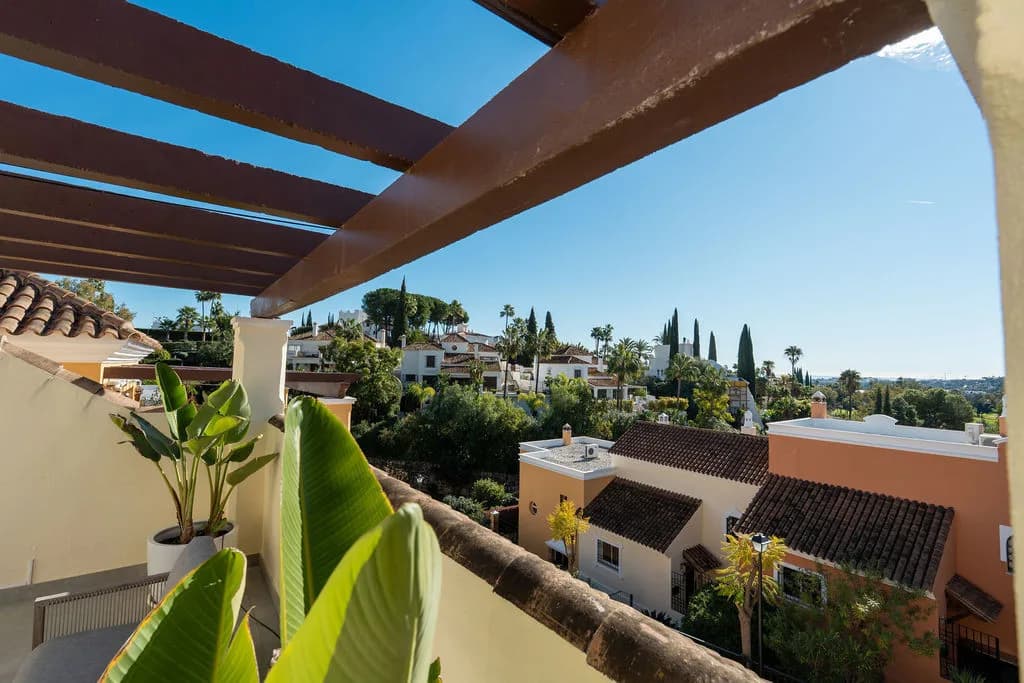 4 Bedroom Townhouse for Sale in Nueva Andalucía, Málaga - Image 3