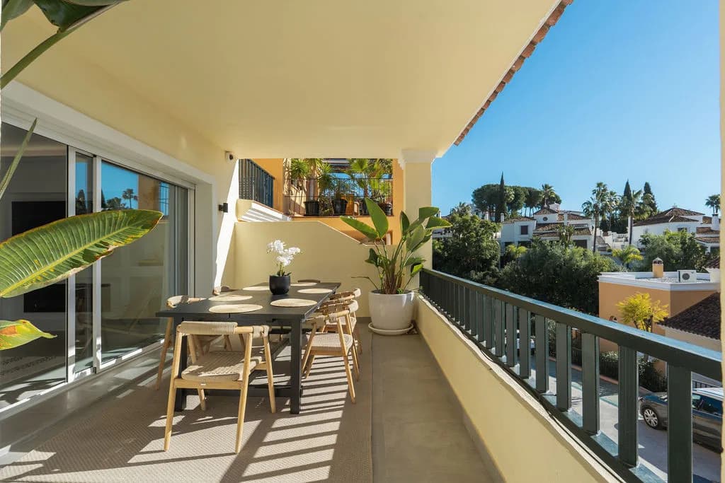 4 Bedroom Townhouse for Sale in Nueva Andalucía, Málaga - Image 4