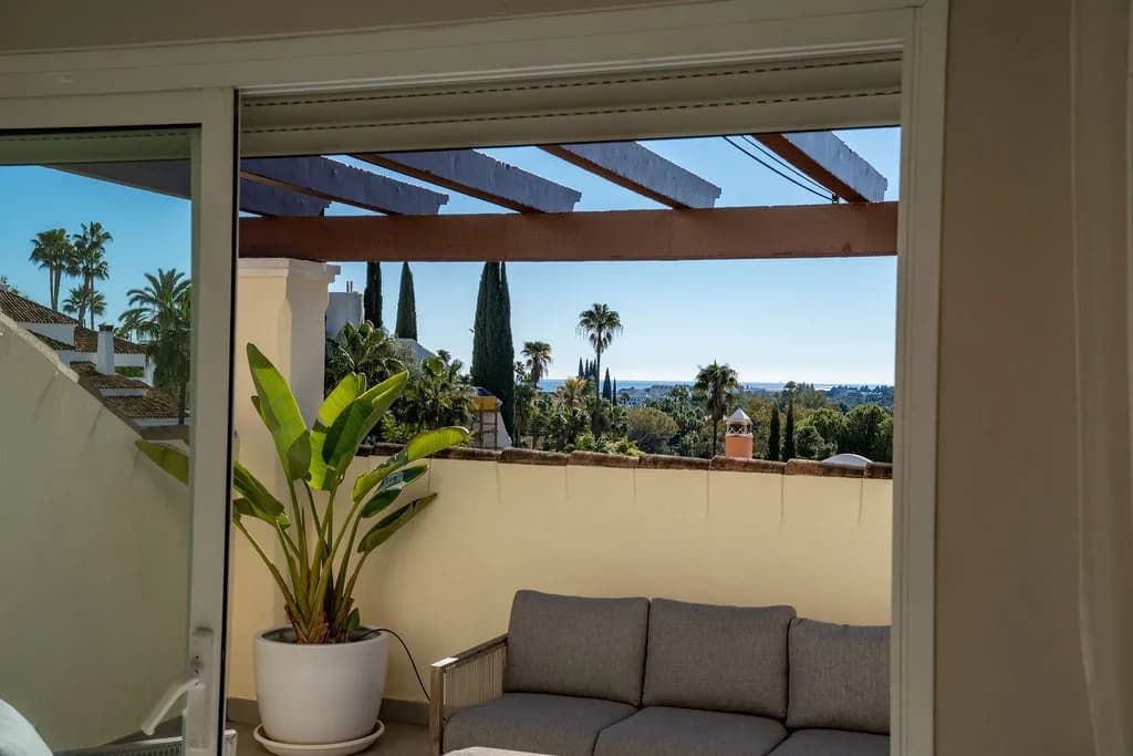 4 Bedroom Townhouse for Sale in Nueva Andalucía, Málaga - Image 5