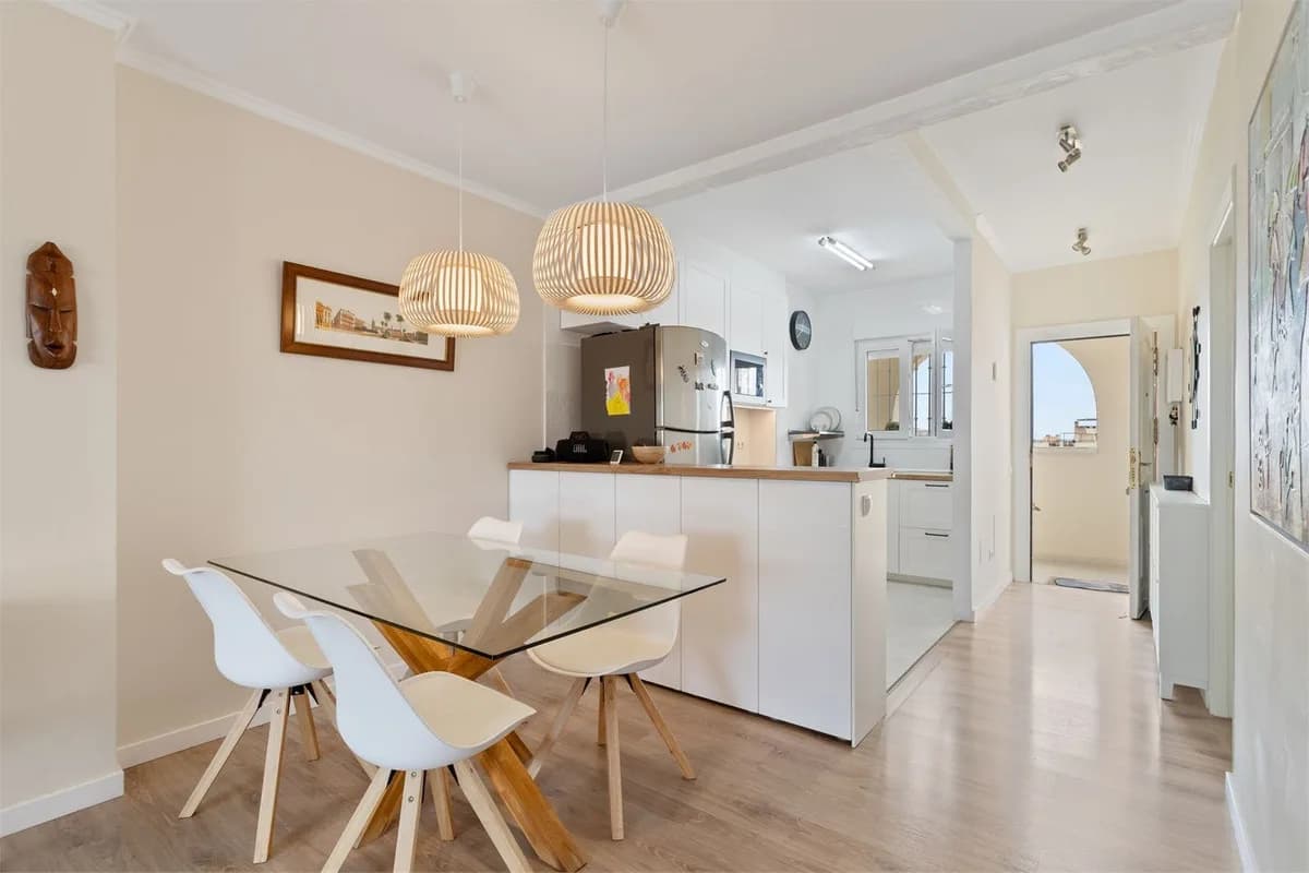 2 Bedroom Middle Floor Apartment for Sale in Torrequebrada, Málaga - Image 8