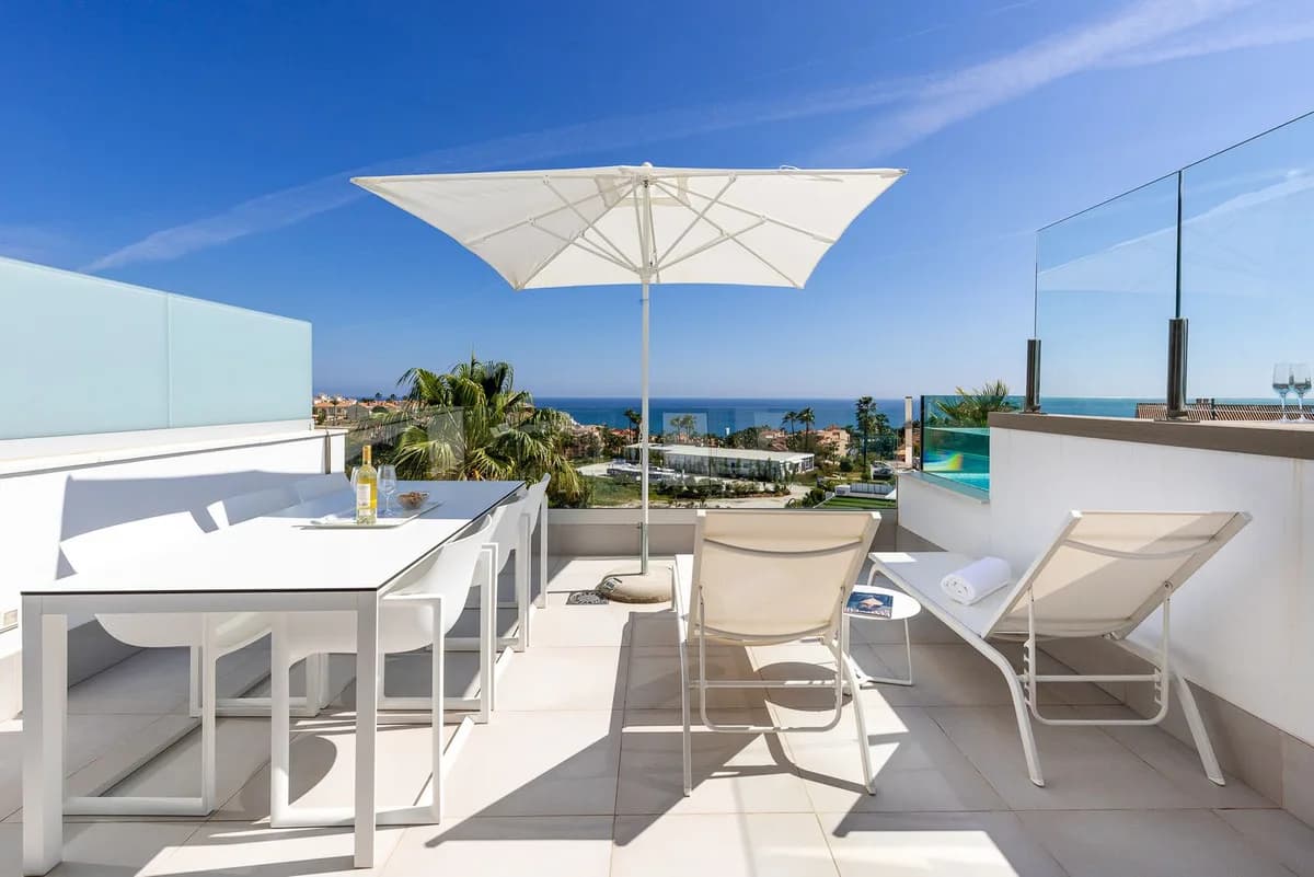 2 Bedroom Middle Floor Apartment for Sale in Mijas, Málaga - Image 3