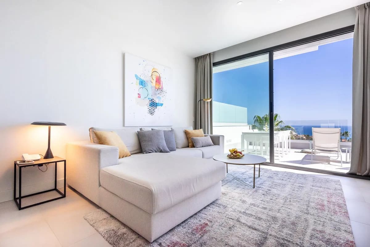2 Bedroom Middle Floor Apartment for Sale in Mijas, Málaga - Image 5