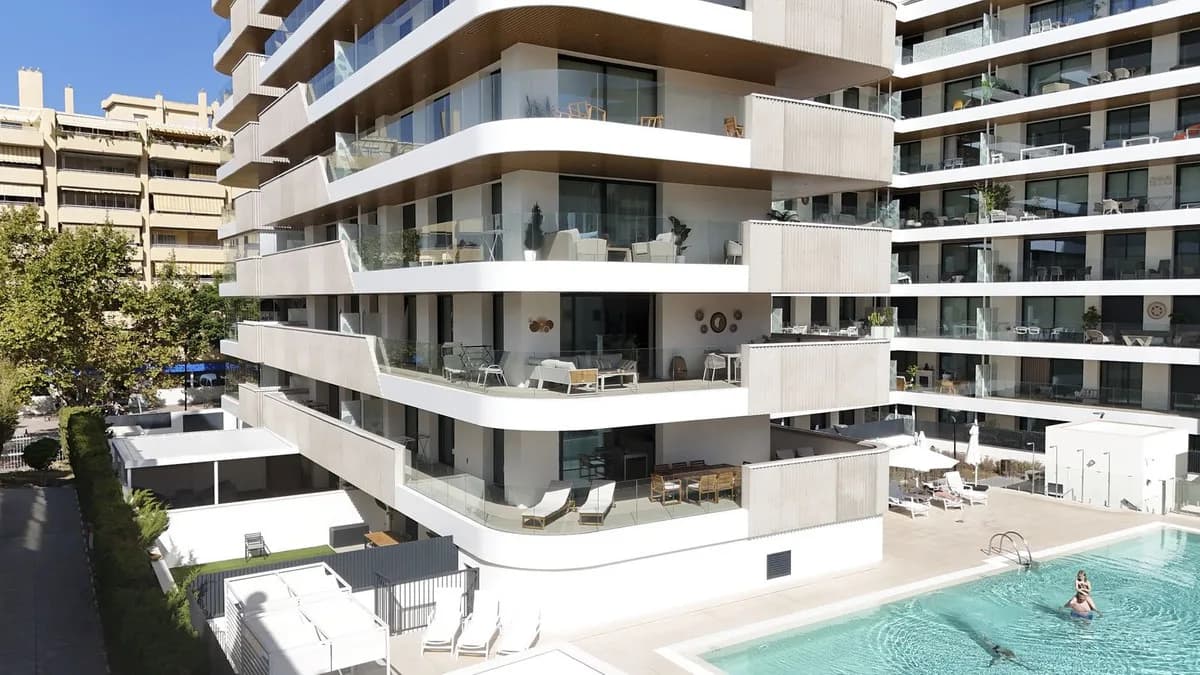 2 Bedroom Middle Floor Apartment for Sale in Fuengirola, Málaga