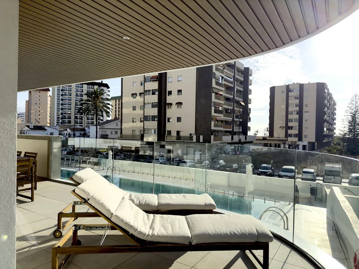 2 Bedroom Middle Floor Apartment for Sale in Fuengirola, Málaga - Image 3