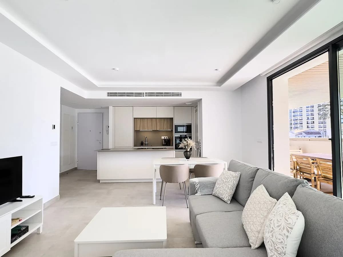2 Bedroom Middle Floor Apartment for Sale in Fuengirola, Málaga - Image 7