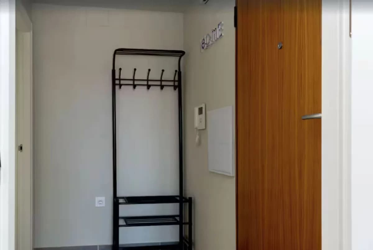 2 Bedroom Middle Floor Apartment for Sale in Estepona, Málaga - Image 3