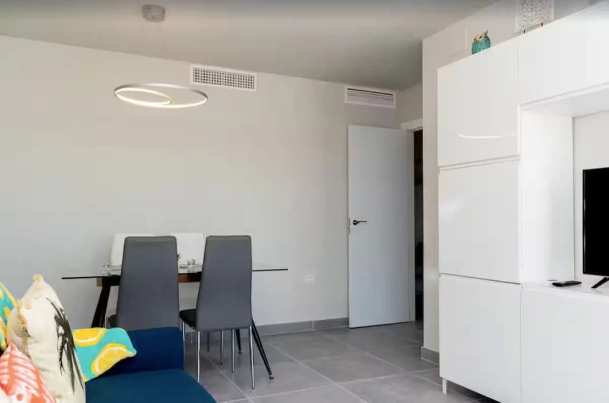 2 Bedroom Middle Floor Apartment for Sale in Estepona, Málaga - Image 6
