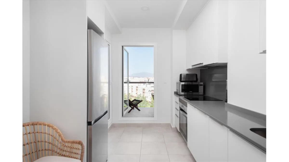 2 Bedroom Middle Floor Apartment for Sale in Estepona, Málaga - Image 8