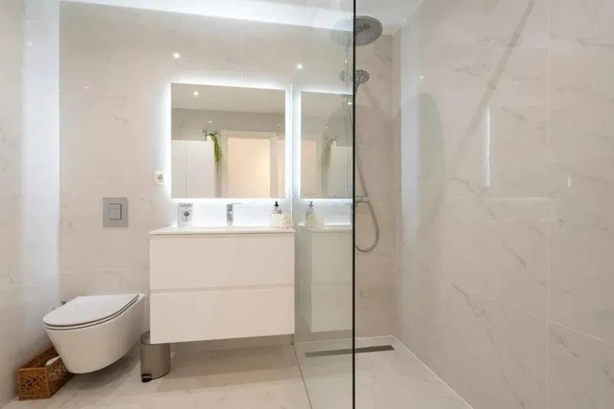 2 Bedroom Ground Floor Apartment for Sale in Nueva Andalucía, Málaga - Image 7