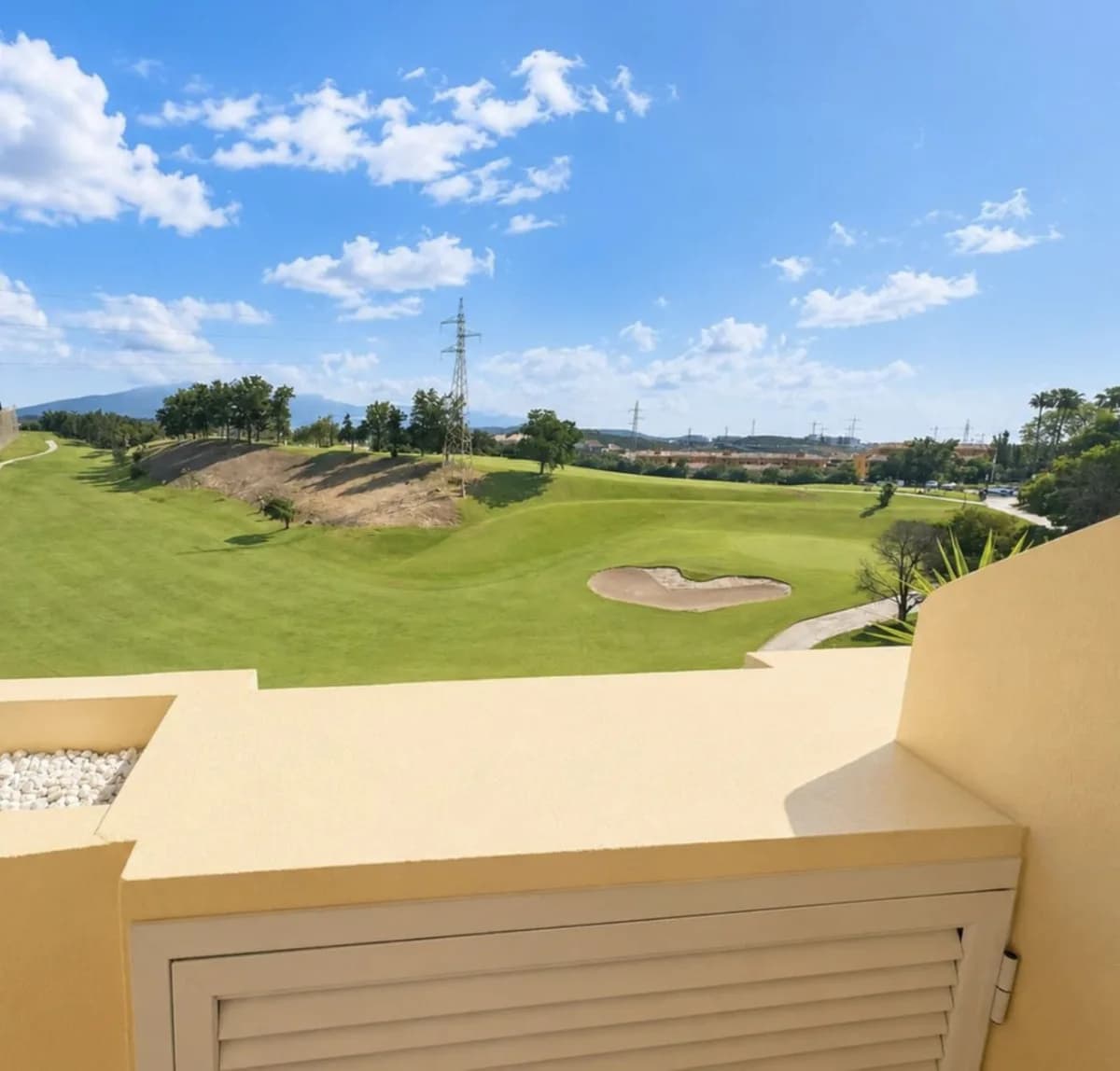 2 Bedroom Ground Floor Apartment for Sale in Riviera del Sol, Málaga - Image 2