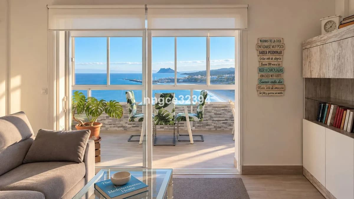 3 Bedroom Top Floor Apartment for Sale in Torreguadiaro, Cádiz