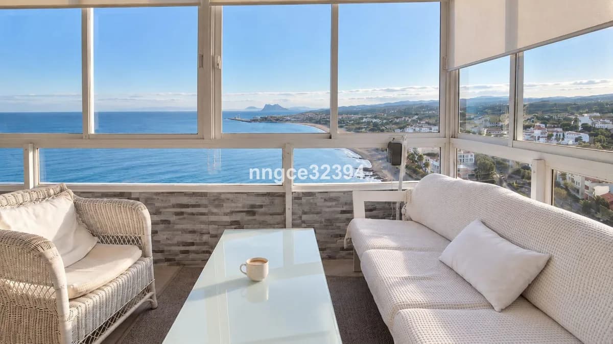 3 Bedroom Top Floor Apartment for Sale in Torreguadiaro, Cádiz - Image 5