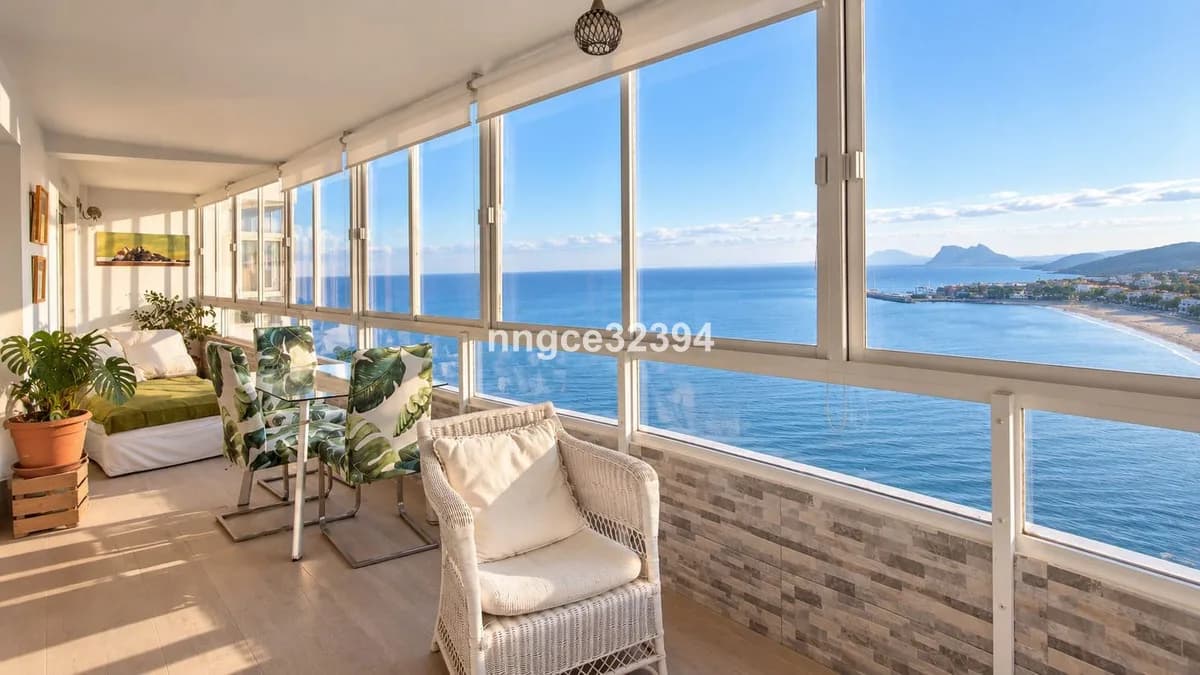 3 Bedroom Top Floor Apartment for Sale in Torreguadiaro, Cádiz - Image 6