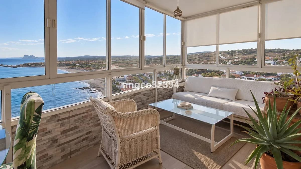 3 Bedroom Top Floor Apartment for Sale in Torreguadiaro, Cádiz - Image 7