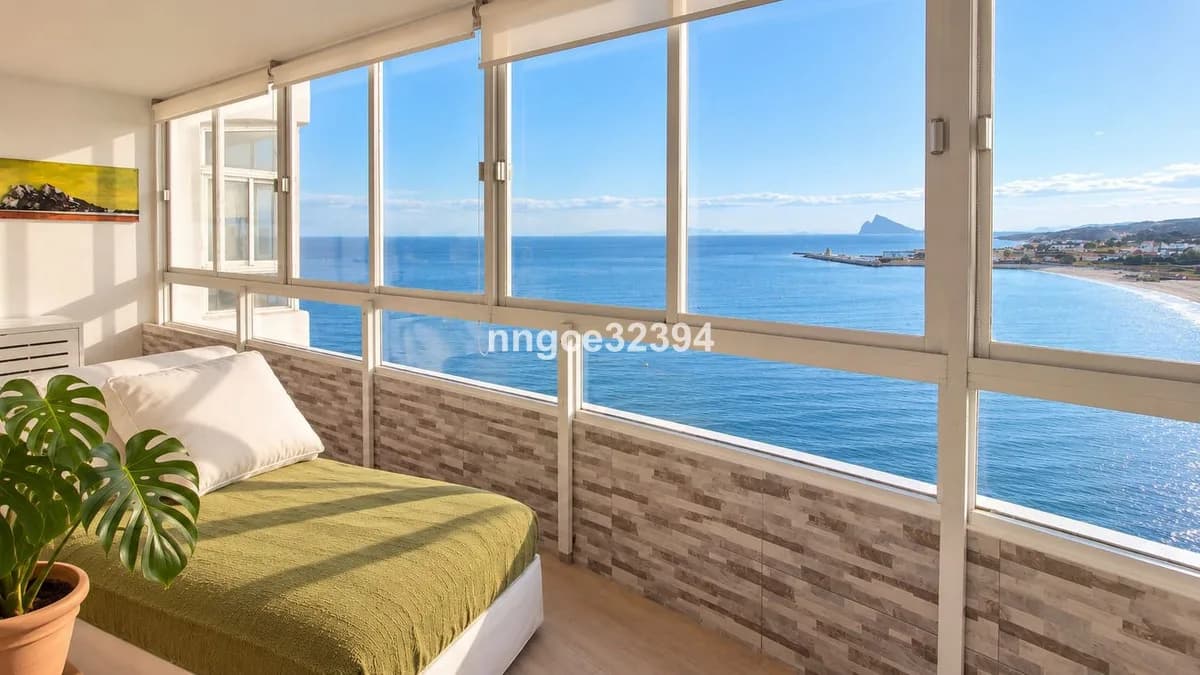 3 Bedroom Top Floor Apartment for Sale in Torreguadiaro, Cádiz - Image 8