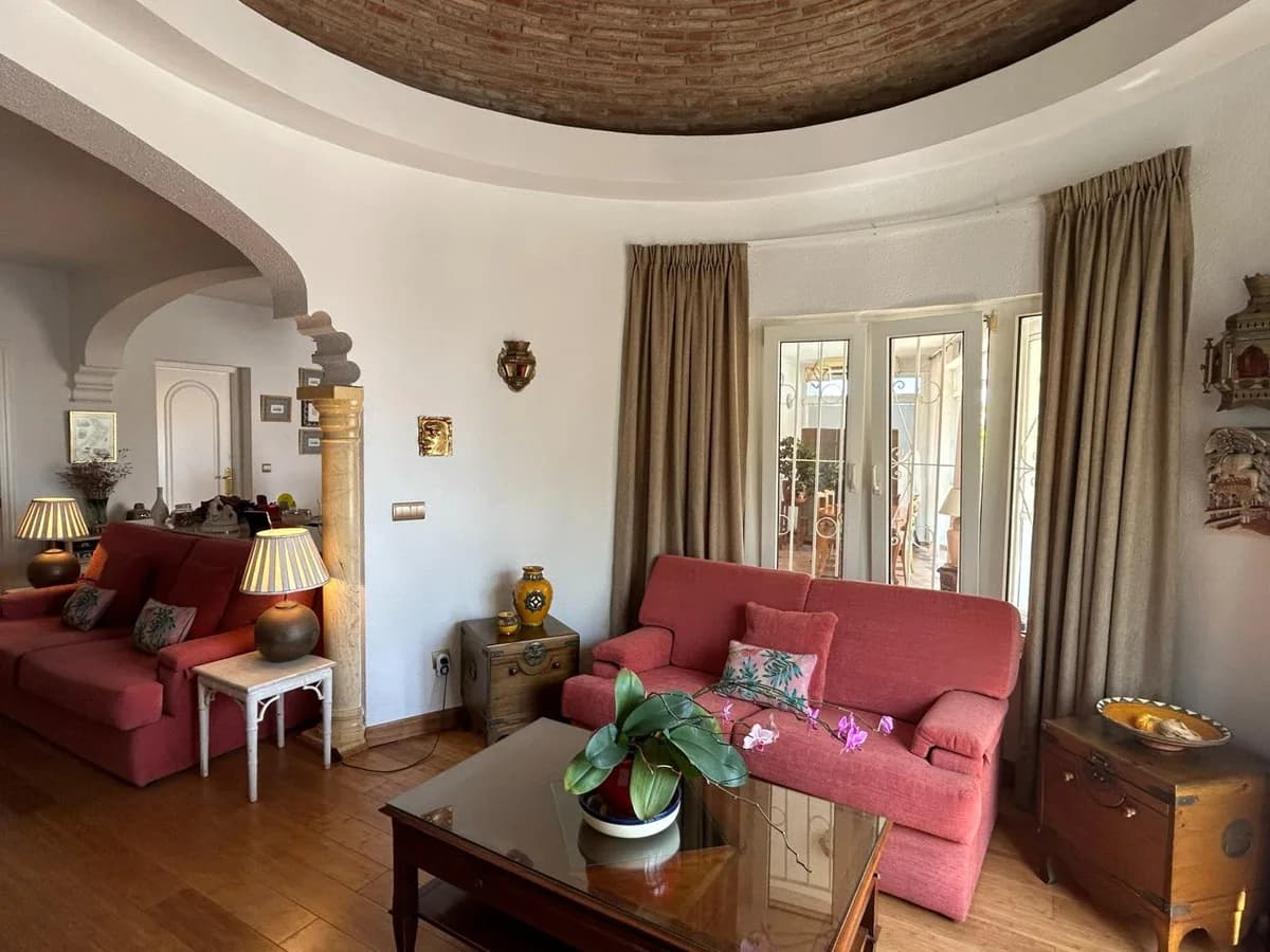 4 Bedroom Detached Villa for Sale in Benalmadena, Málaga - Image 7