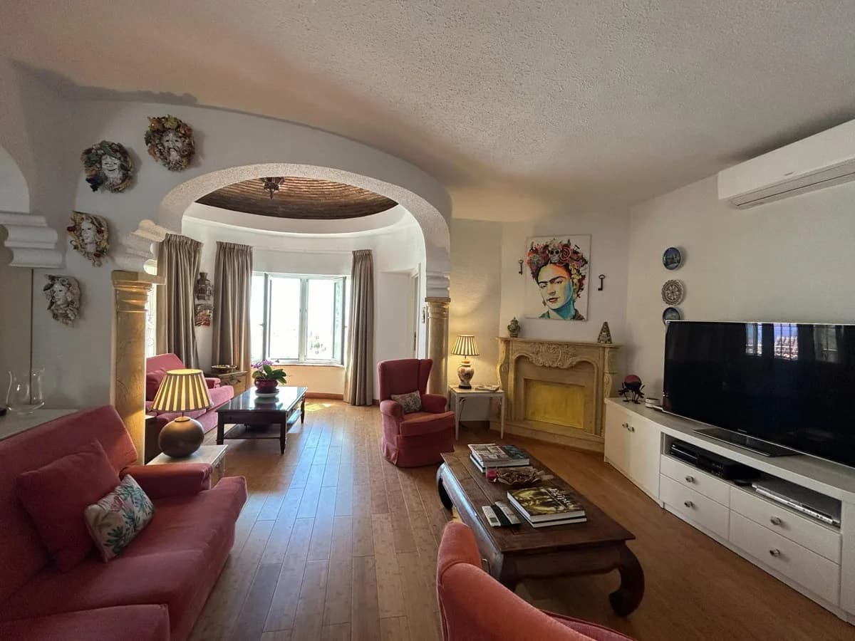 4 Bedroom Detached Villa for Sale in Benalmadena, Málaga - Image 8