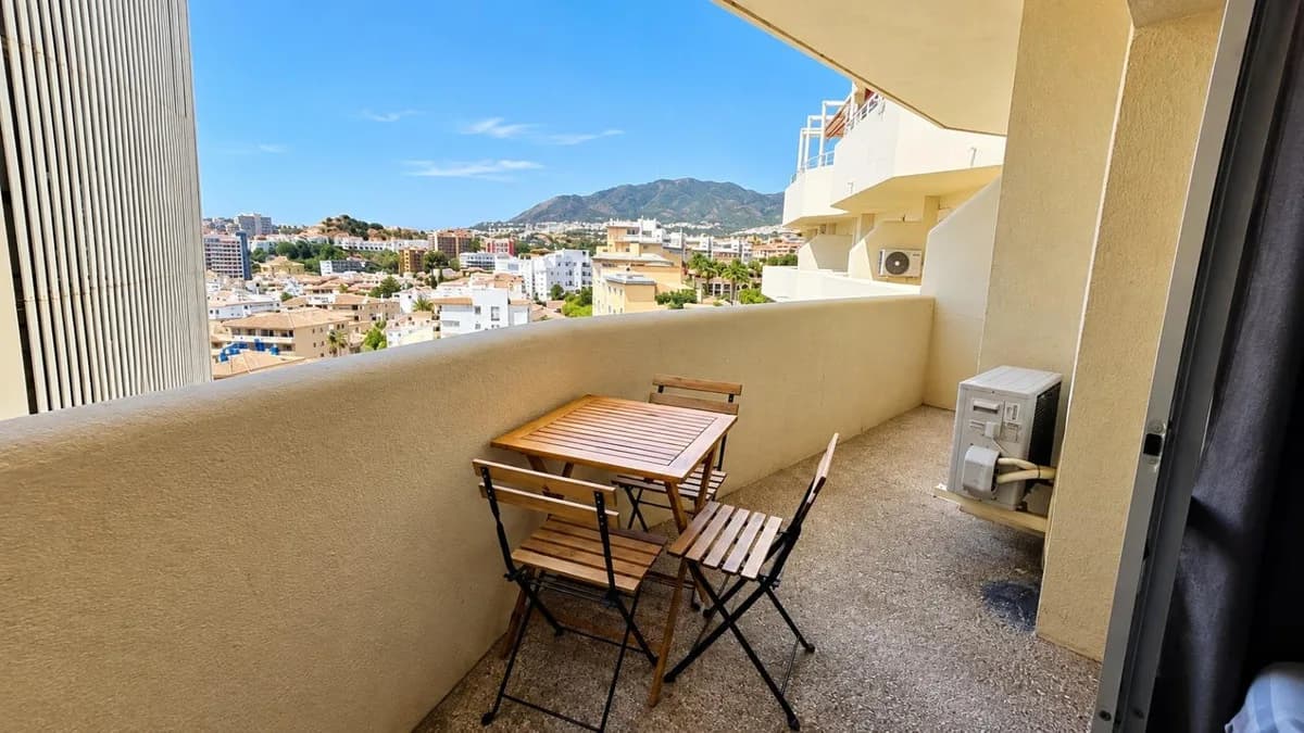 1 Bedroom Middle Floor Apartment for Sale in Benalmadena, Málaga - Image 3
