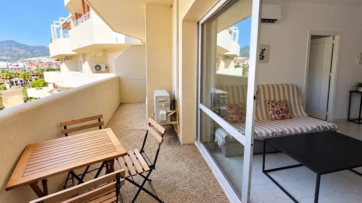 1 Bedroom Middle Floor Apartment for Sale in Benalmadena, Málaga - Image 4