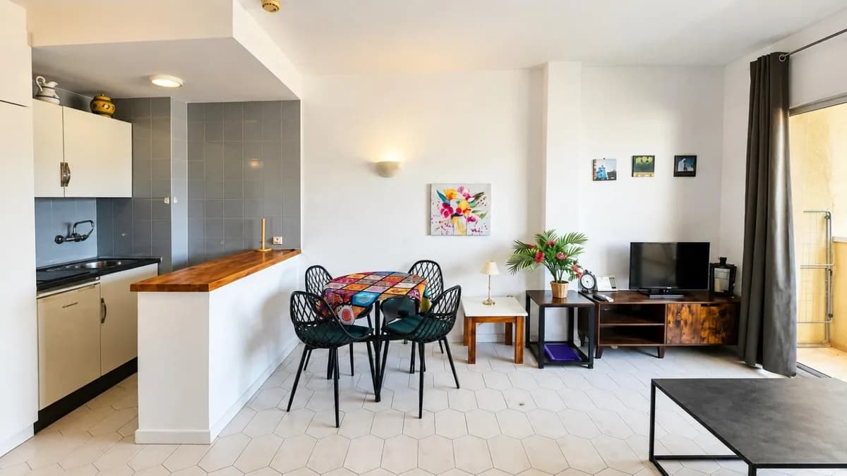 1 Bedroom Middle Floor Apartment for Sale in Benalmadena, Málaga - Image 7