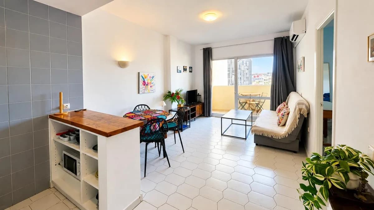 1 Bedroom Middle Floor Apartment for Sale in Benalmadena, Málaga - Image 9