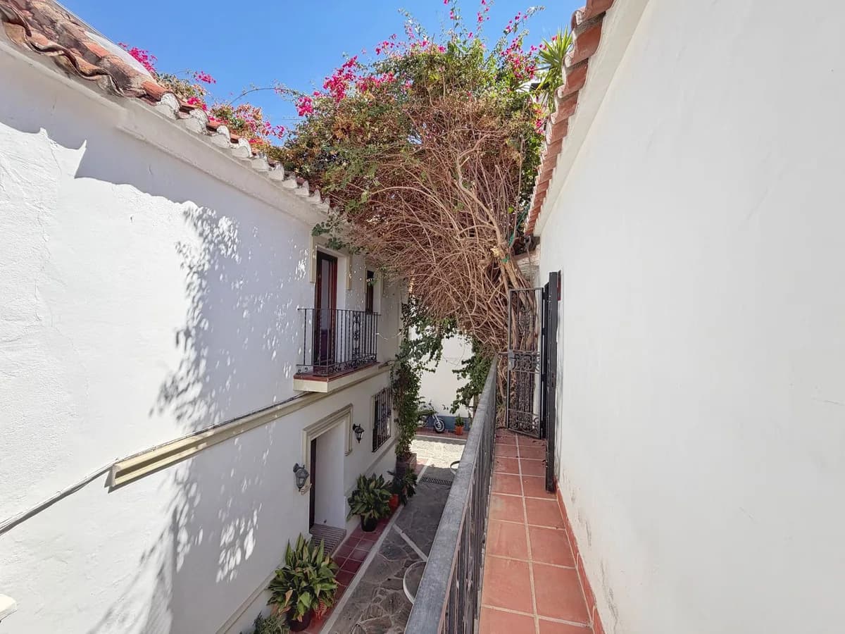 3 Bedroom Townhouse for Sale in Marbella, Málaga - Image 7