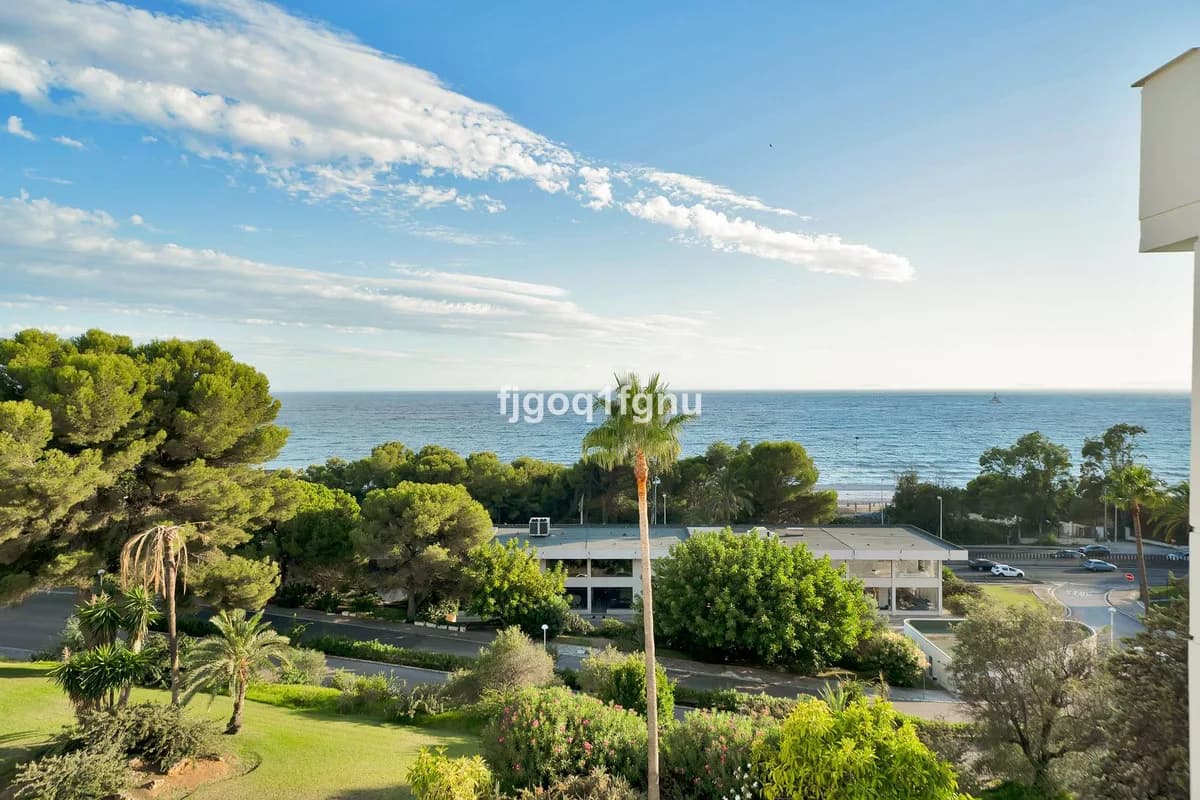 2 Bedroom Middle Floor Apartment for Sale in Marbella, Málaga