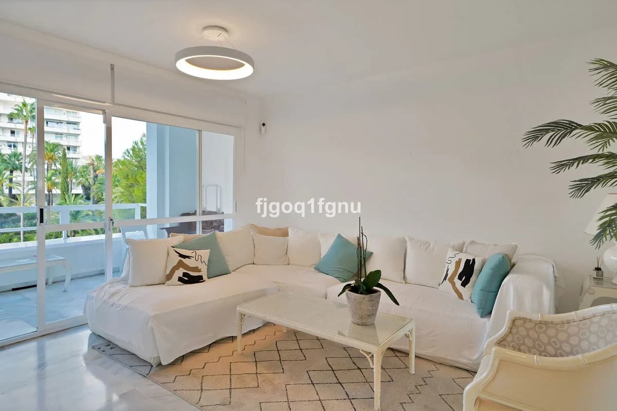 2 Bedroom Middle Floor Apartment for Sale in Marbella, Málaga - Image 6