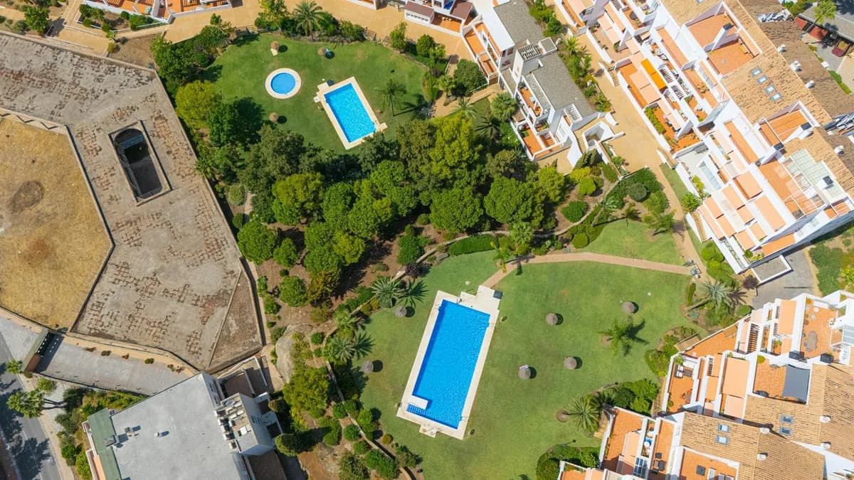 3 Bedroom Top Floor Apartment for Sale in Torrequebrada, Málaga - Image 2