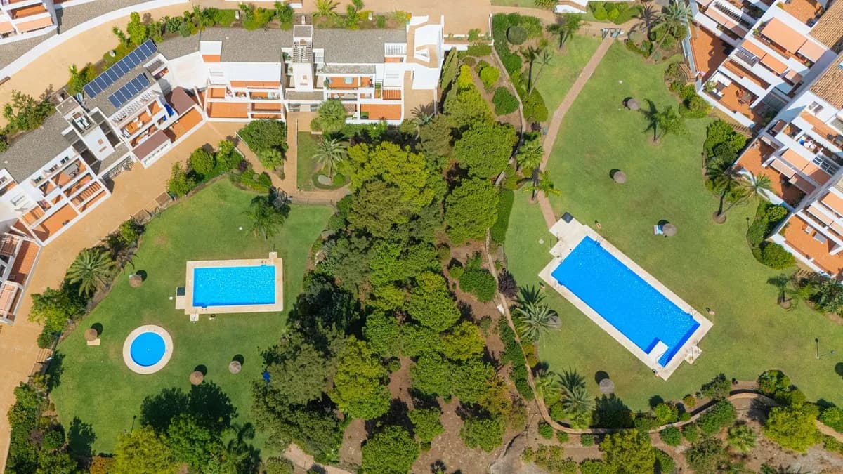3 Bedroom Top Floor Apartment for Sale in Torrequebrada, Málaga - Image 3