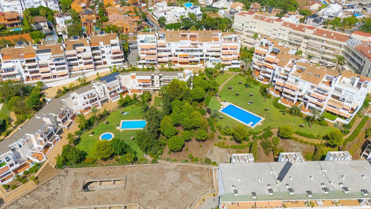 3 Bedroom Top Floor Apartment for Sale in Torrequebrada, Málaga - Image 8