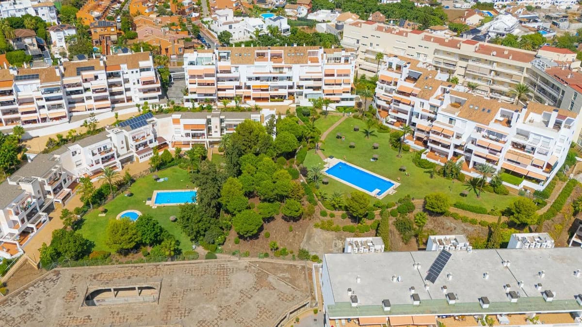 3 Bedroom Top Floor Apartment for Sale in Torrequebrada, Málaga - Image 9