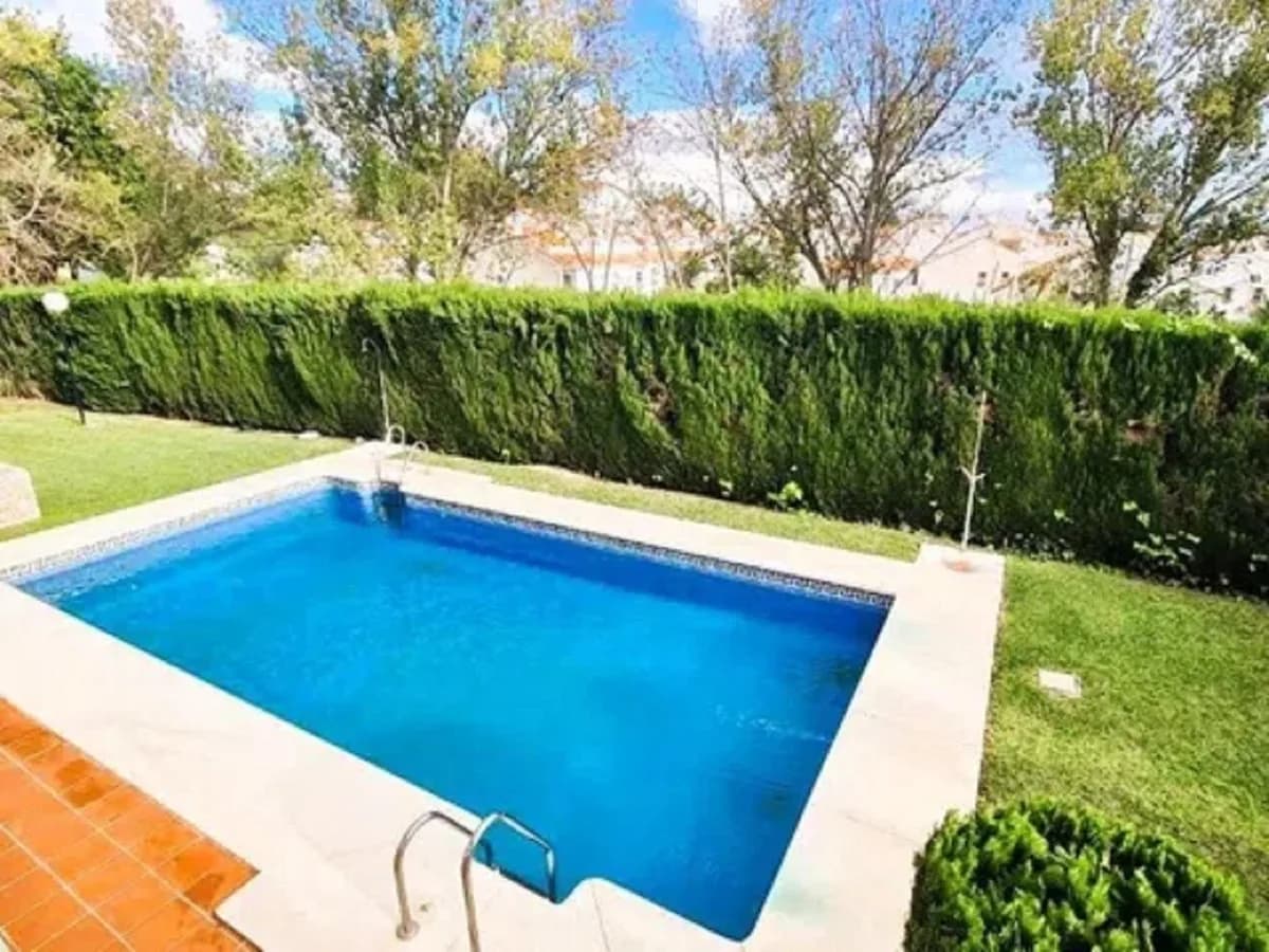 2 Bedroom Middle Floor Apartment for Sale in Torremolinos, Málaga - Image 3