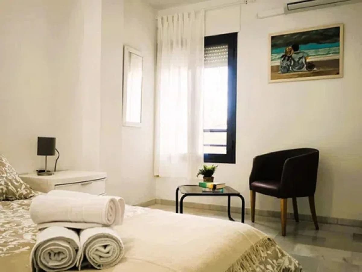 2 Bedroom Middle Floor Apartment for Sale in Torremolinos, Málaga - Image 4