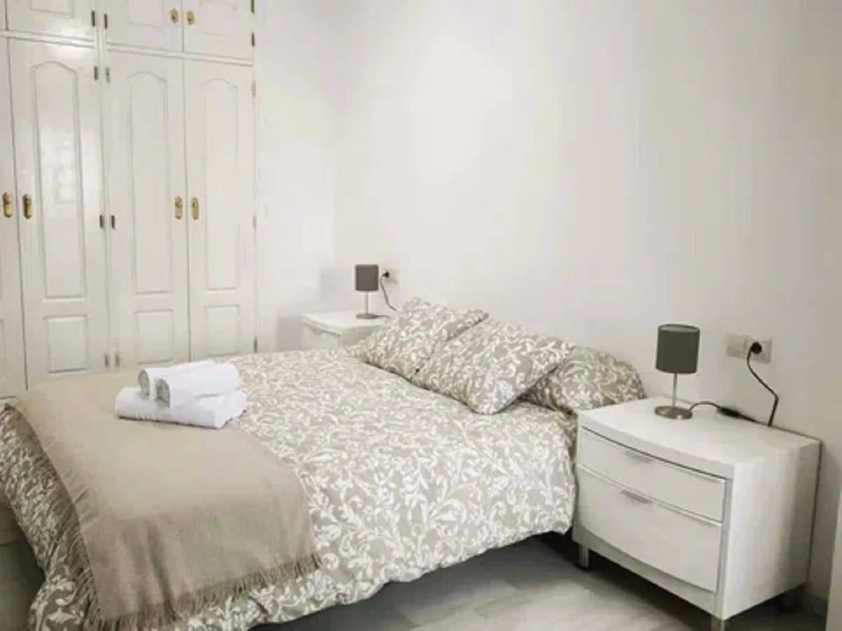 2 Bedroom Middle Floor Apartment for Sale in Torremolinos, Málaga - Image 9