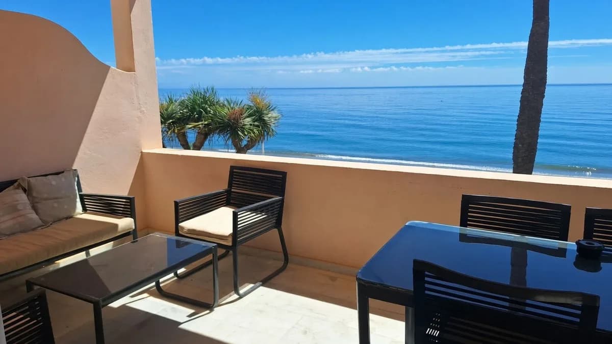 2 Bedroom Middle Floor Apartment for Sale in Estepona, Málaga - Image 5