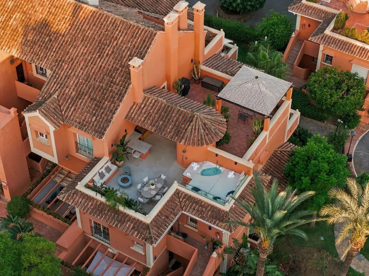 3 Bedroom Penthouse Duplex for Sale in Nueva Andalucía, Málaga