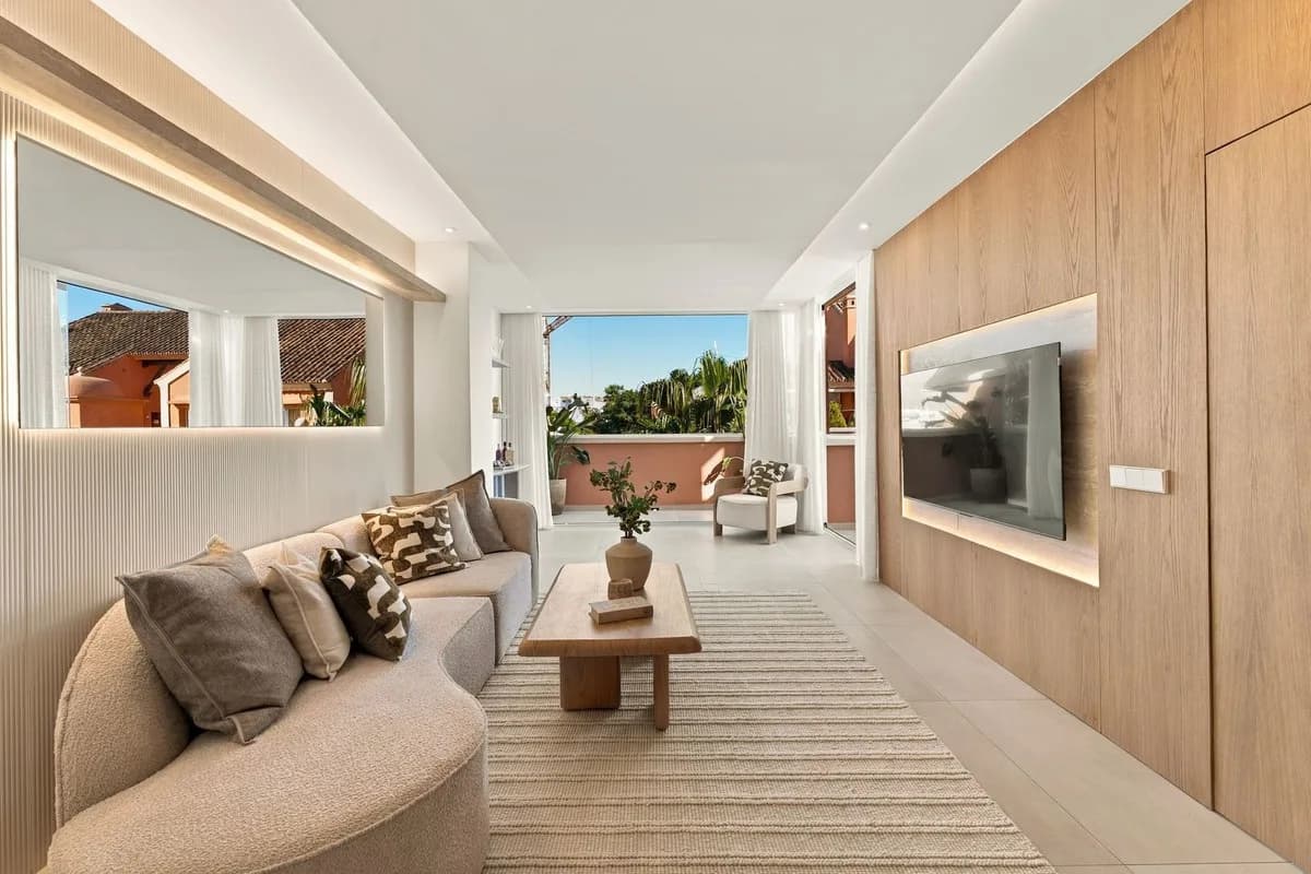 3 Bedroom Penthouse Duplex for Sale in Nueva Andalucía, Málaga - Image 5